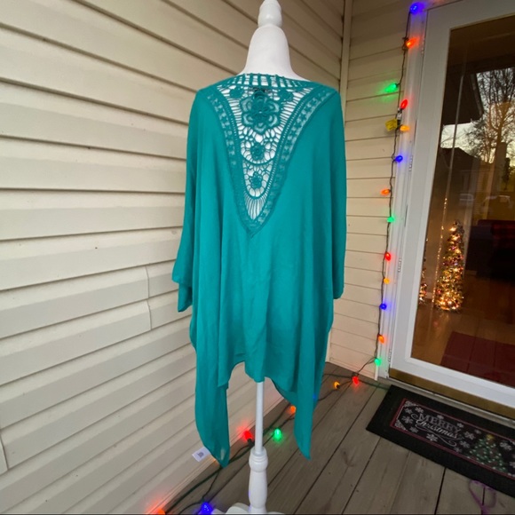 new directions Sweaters - New Directions turquoise Crochet back Cardigan OS